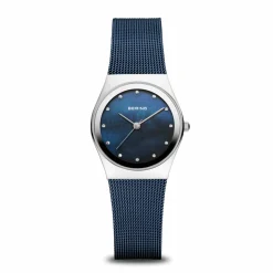 Bering Damen Armbanduhr Classic Silber Glänzend mit Blauem Milanaise-Armband 12927-307