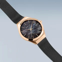 Bering Damen Armbanduhr Ultra Slim 29 mm 3 ATM Saphirglas SWAROVSKI ELEMENTS Slim Design Armband Milanaise 18729-166