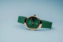 BERING Damen Armbanduhr Cassic Collection Edelstahl Armband und Saphirglas Green Lights 13326-868