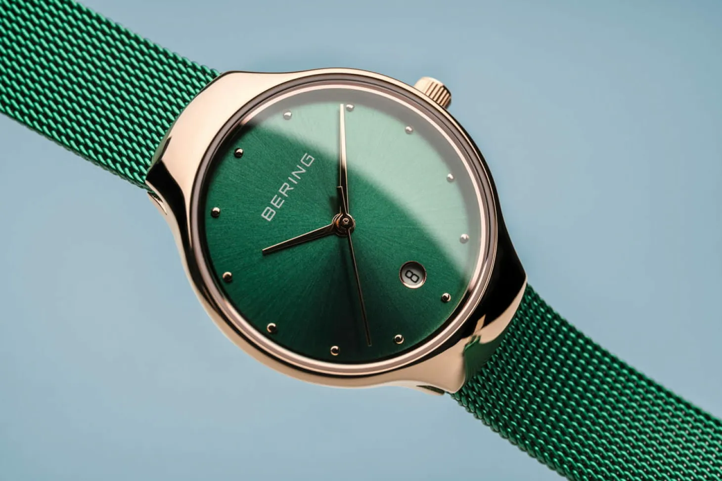 BERING Damen Armbanduhr Cassic Collection Edelstahl Armband und Saphirglas Green Lights 13326-868