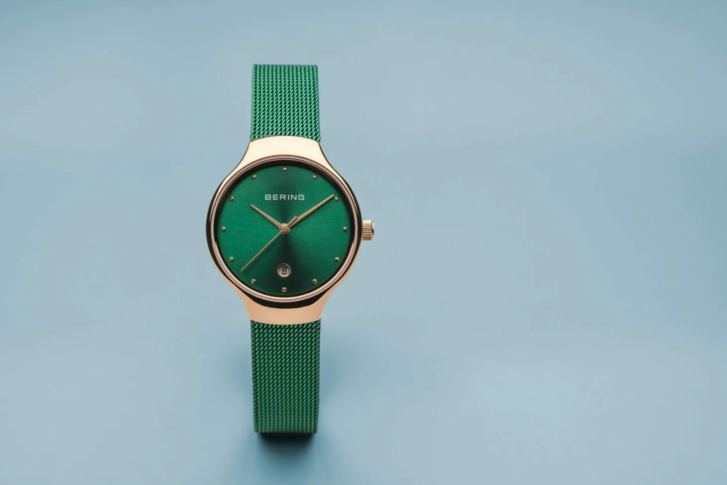 BERING Damen Armbanduhr Cassic Collection Edelstahl Armband und Saphirglas Green Lights 13326-868