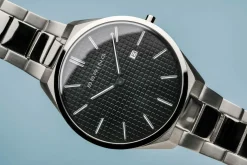 Bering Herren Armbanduhr Ultra Slim 40 mm 3 ATM Saphirglas Slim Design Armband Edelstahlband mit Edelstahlelementen 17240-702