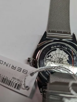 Bering unisex Armbanduhr Ultra Slim Armband Milanaise 17140-009