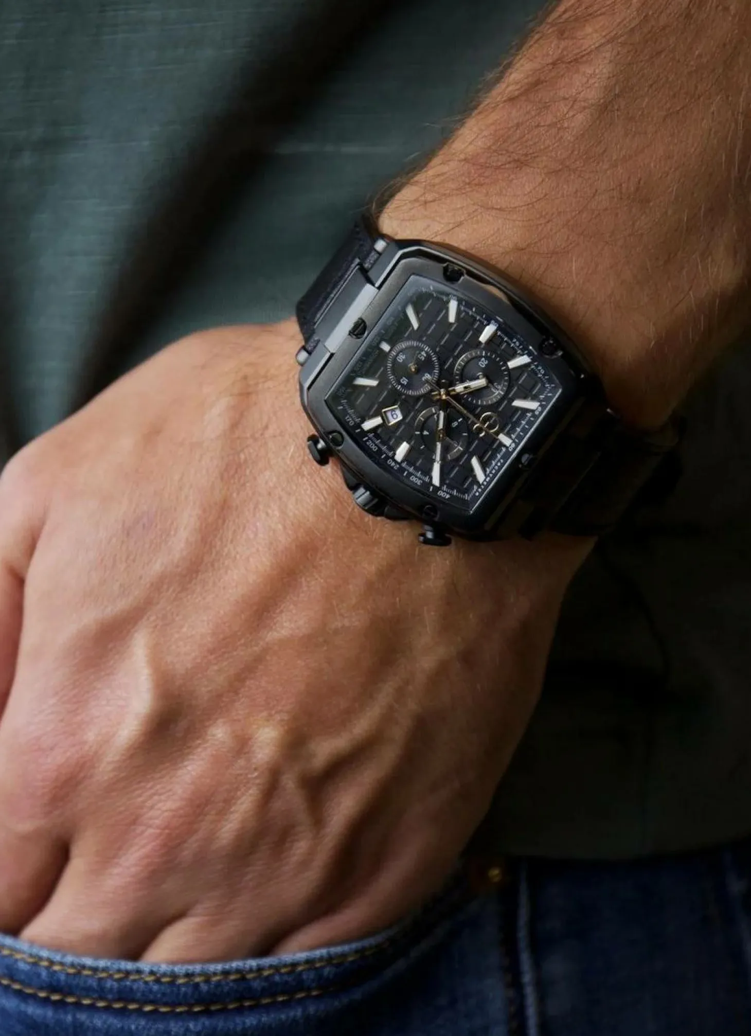 Guess Collection Herren Chronograph GC Spirit Tonneau Schwarz Y83003G2MF