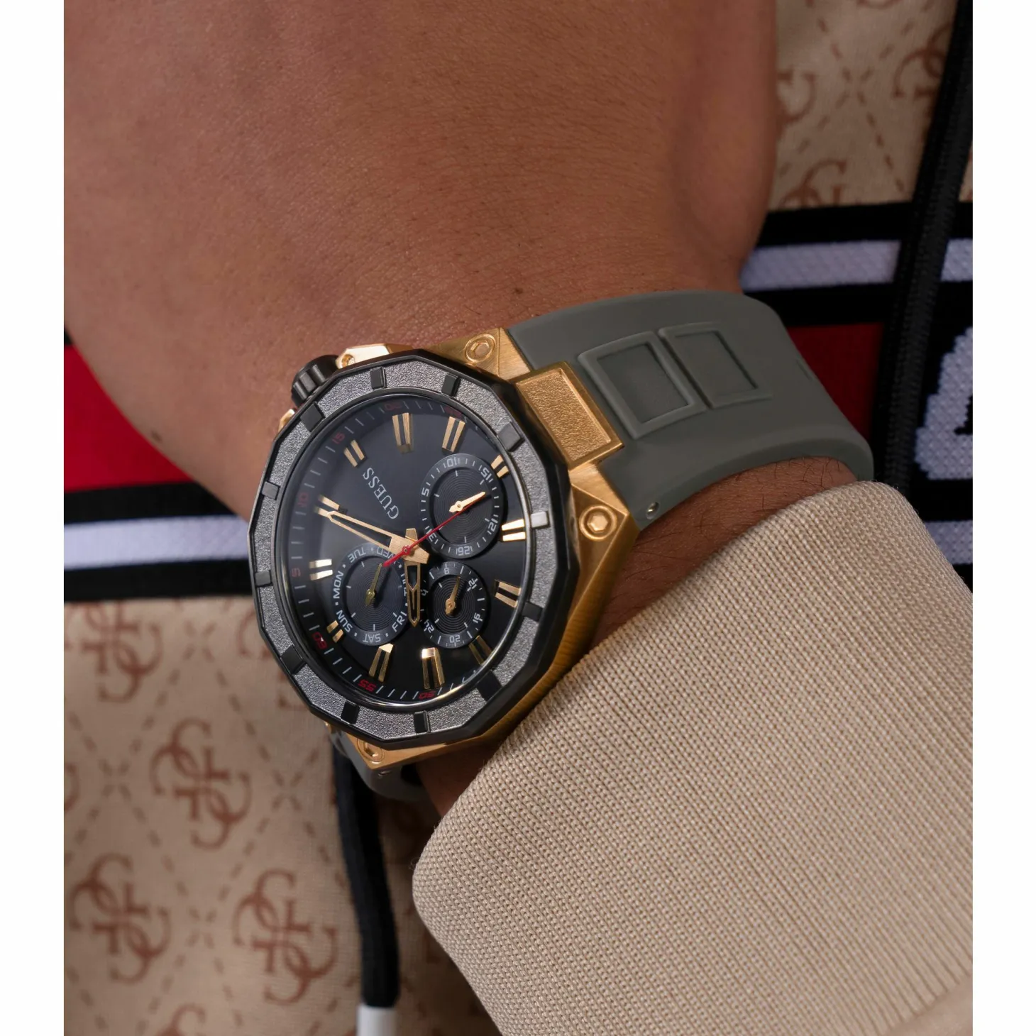 Guess Herren Multifunktionsuhr R2 Grau Gold GW0803G1