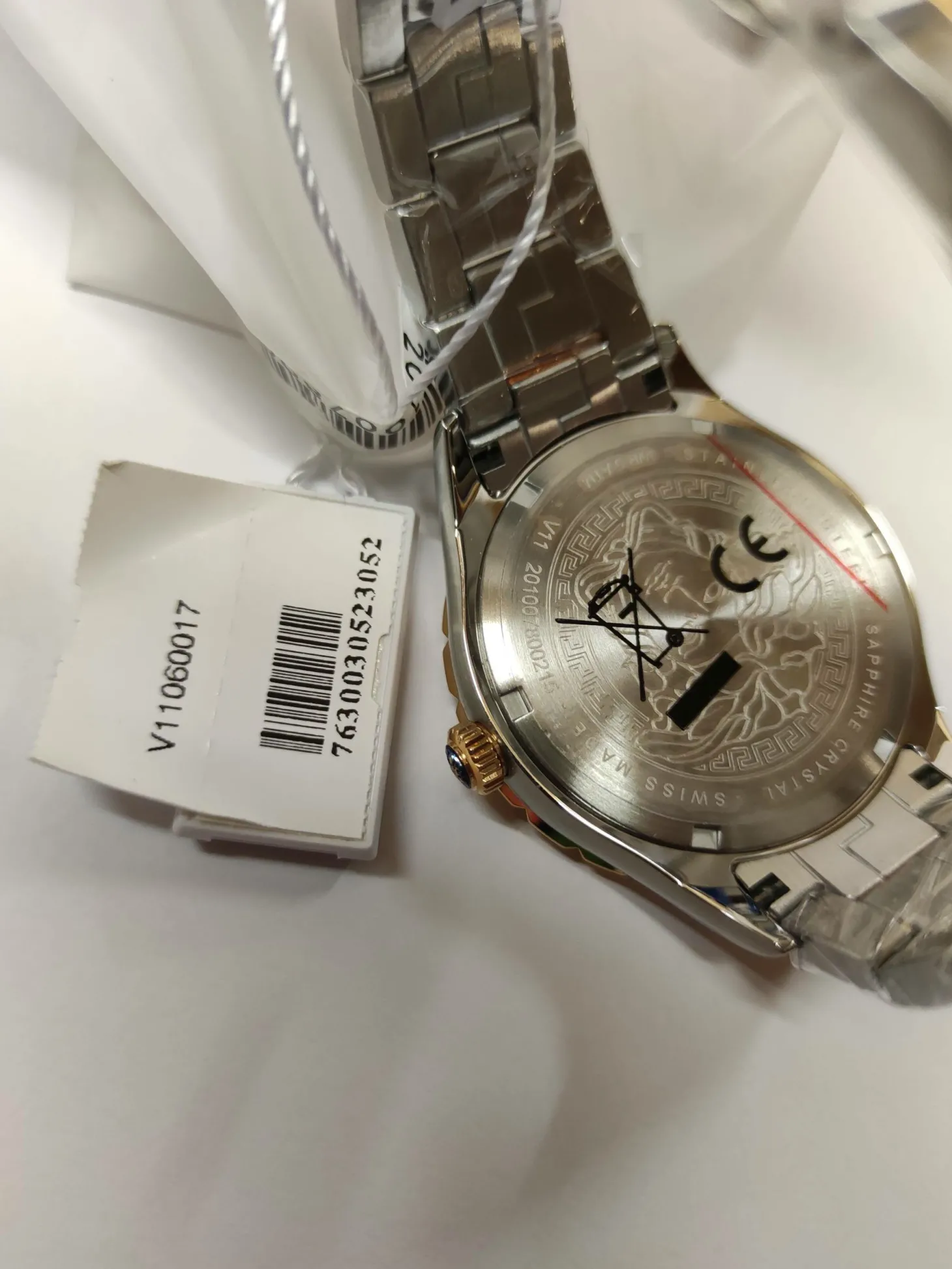 Versace Hellenyium GMT Herrenuhr Gold Silber Gehäuse Blaues Zifferblatt 42mm V11060017